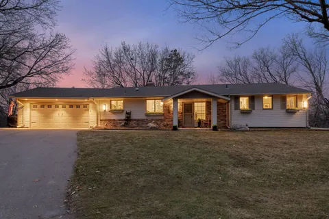 $800,000 | 4432 Eagle Ridge Place, Minnetonka, MN 55345