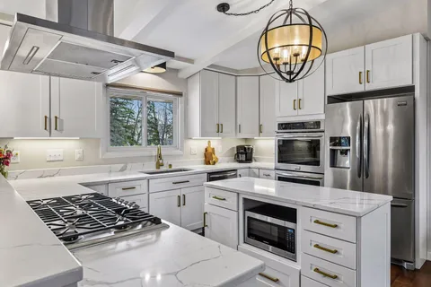 $800,000 | 4432 Eagle Ridge Place, Minnetonka, MN 55345