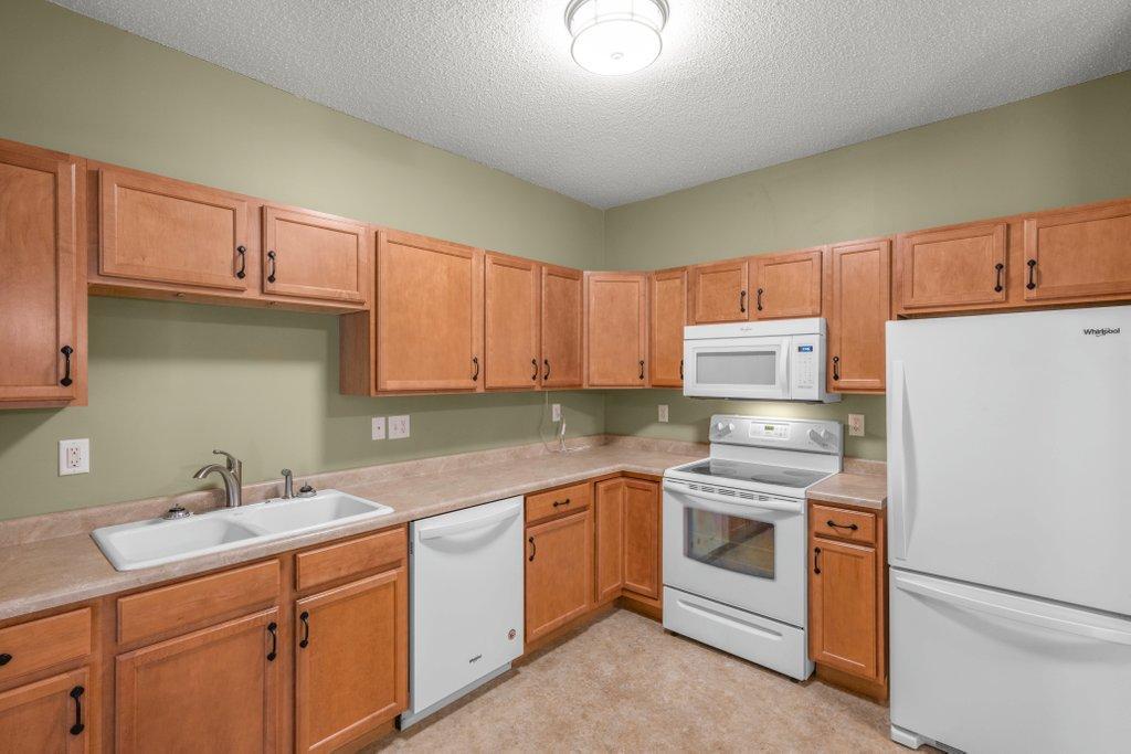 114200 Hundertmark Road, Unit 110 Chaska, MN 55318 - Photo 16 of 26
