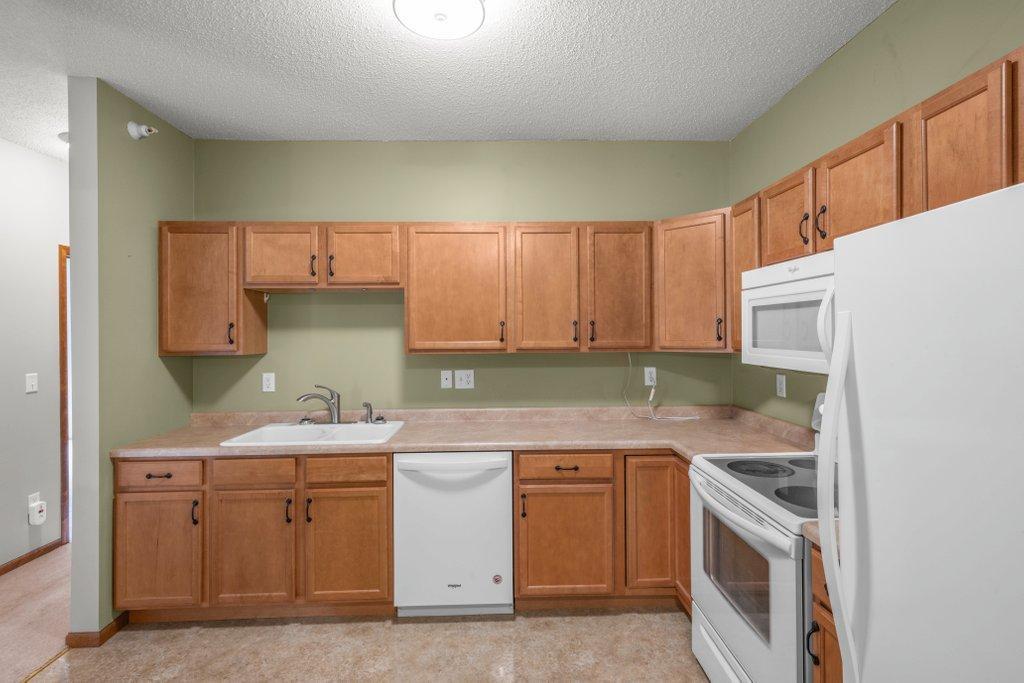 114200 Hundertmark Road, Unit 110 Chaska, MN 55318 - Photo 17 of 26