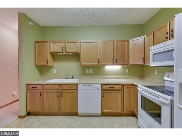 $199,027 | 114200 Hundertmark Road, Unit 110, Chaska, MN 55318