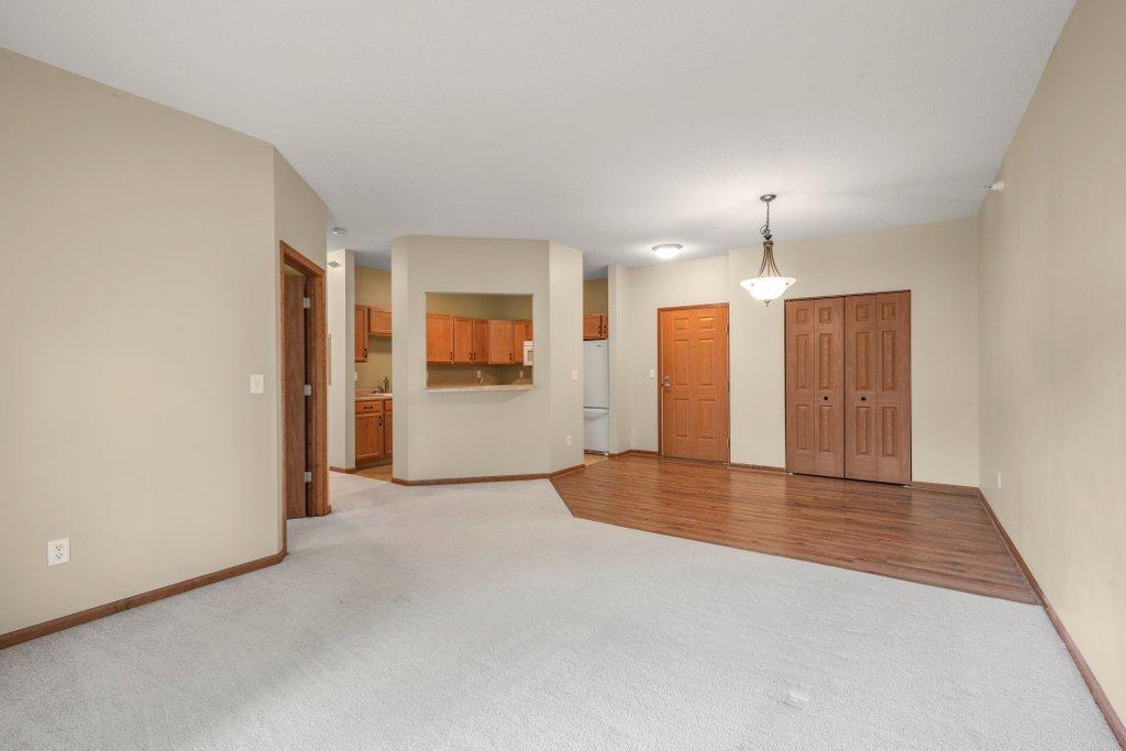 114200 Hundertmark Road, Unit 110 Chaska, MN 55318 - Photo 7 of 26