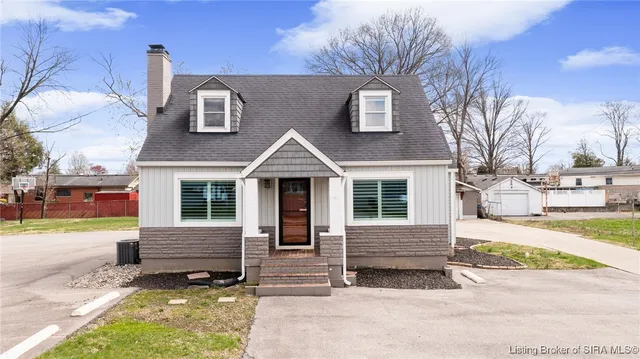 $280,000 | 118 West Lewis And Clark Parkway, Clarksville, IN 47129