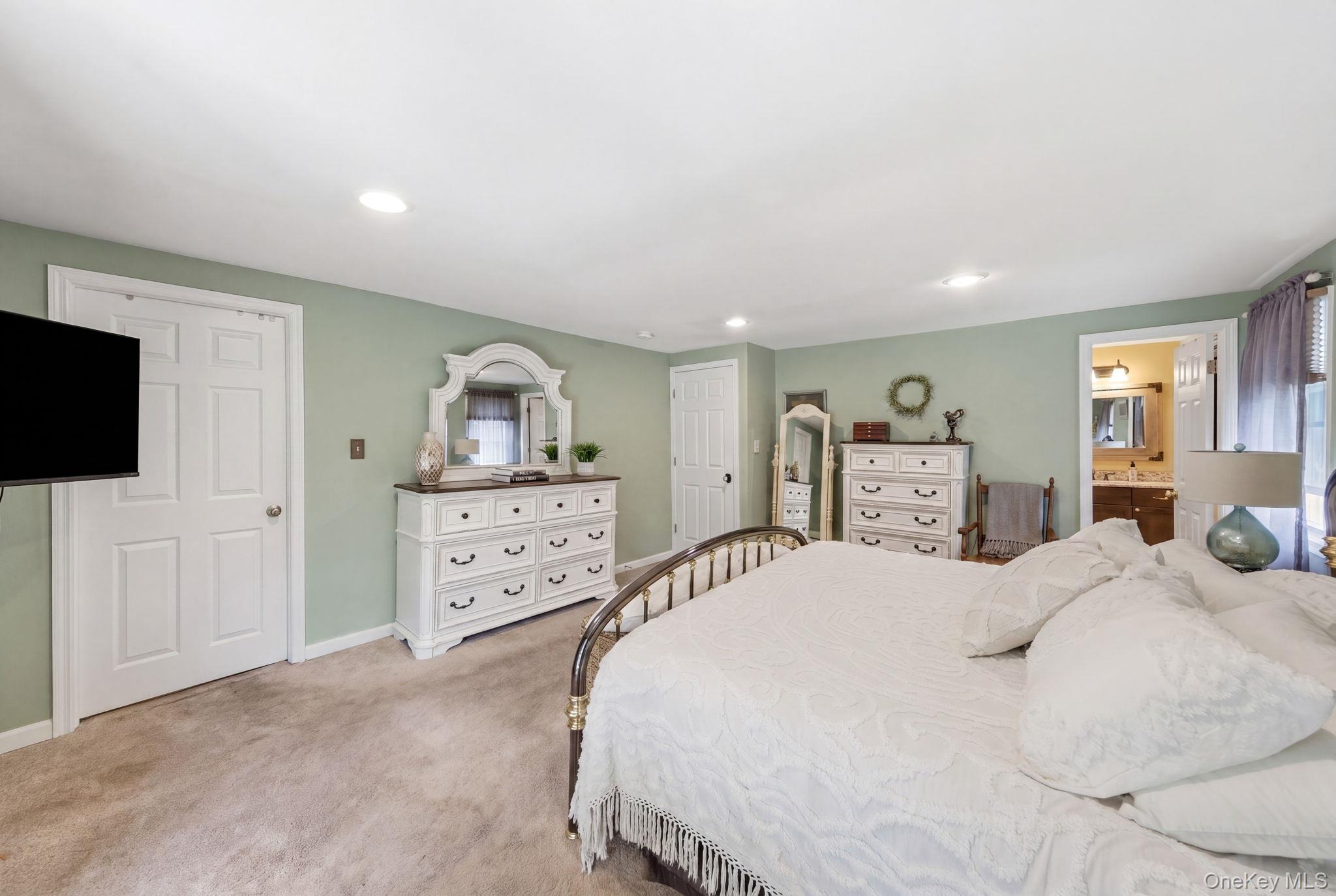 36 Sayville Road Sound Beach, NY 11789 - Photo 24 of 50