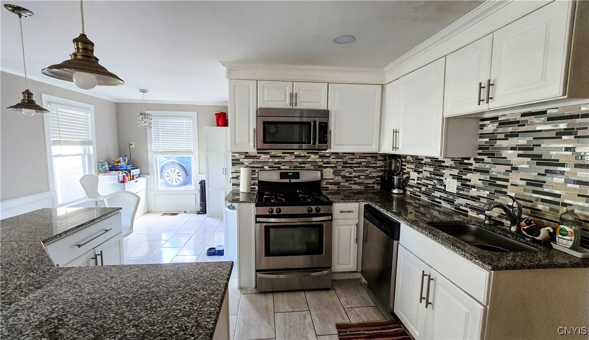 656 Stump Road Skaneateles, NY 13153 - Photo 6 of 41