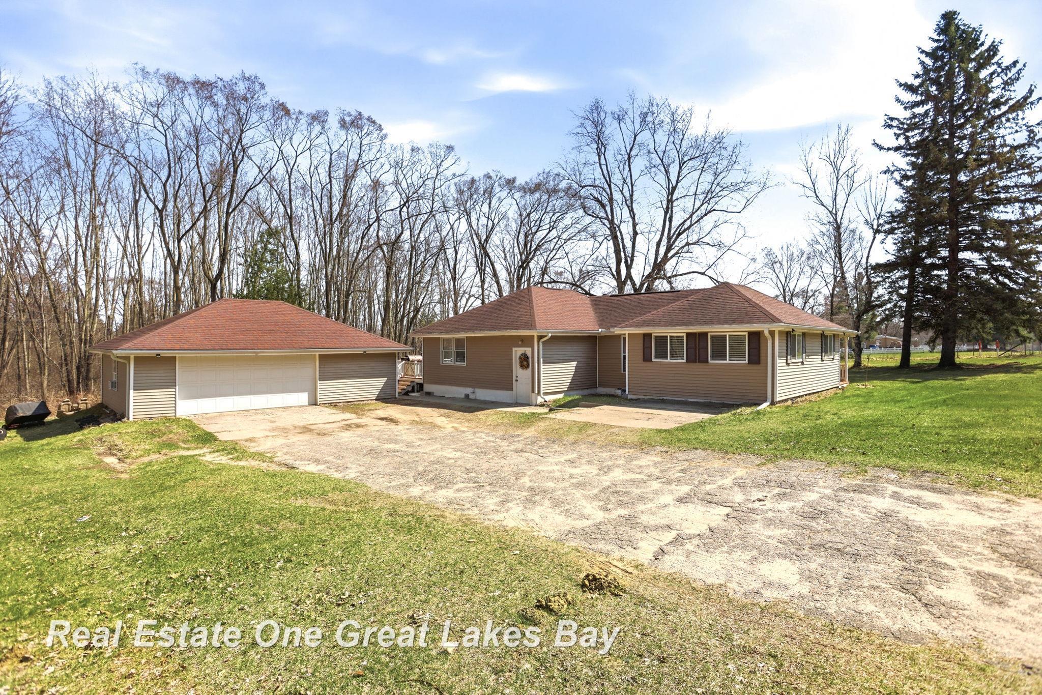 3497 Cat Lake Road Caro, MI 48723 - Photo 1 of 45 50204039-e9560ec6-f90d-46f0-a782-756f92063e5c.JPG