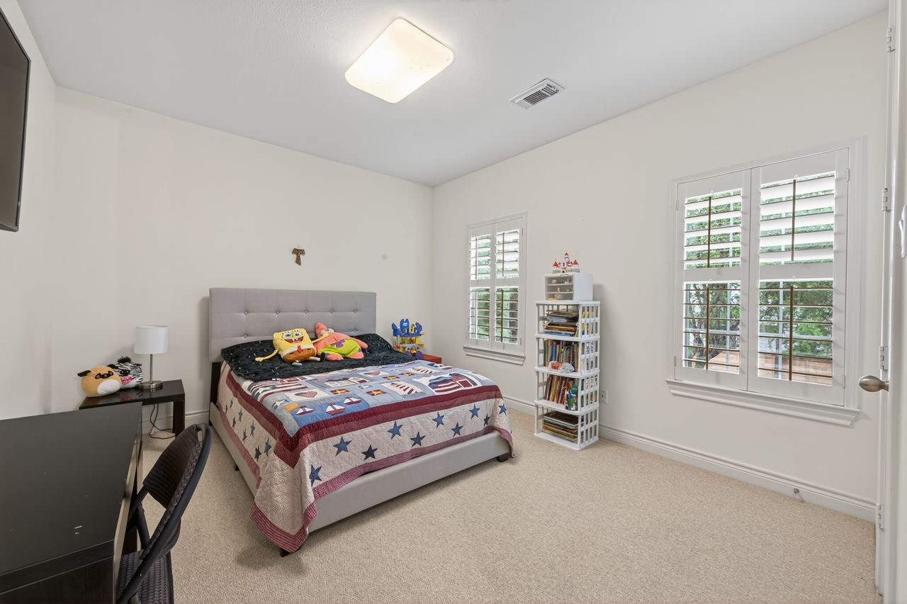 10932 Lasso Lane Houston, TX 77079 - Photo 24 of 38 a bedroom with a bed and a window