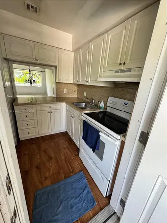 $1,950 | 2701 Northeast 1st Street, Unit 203, Pompano Beach, FL 33062