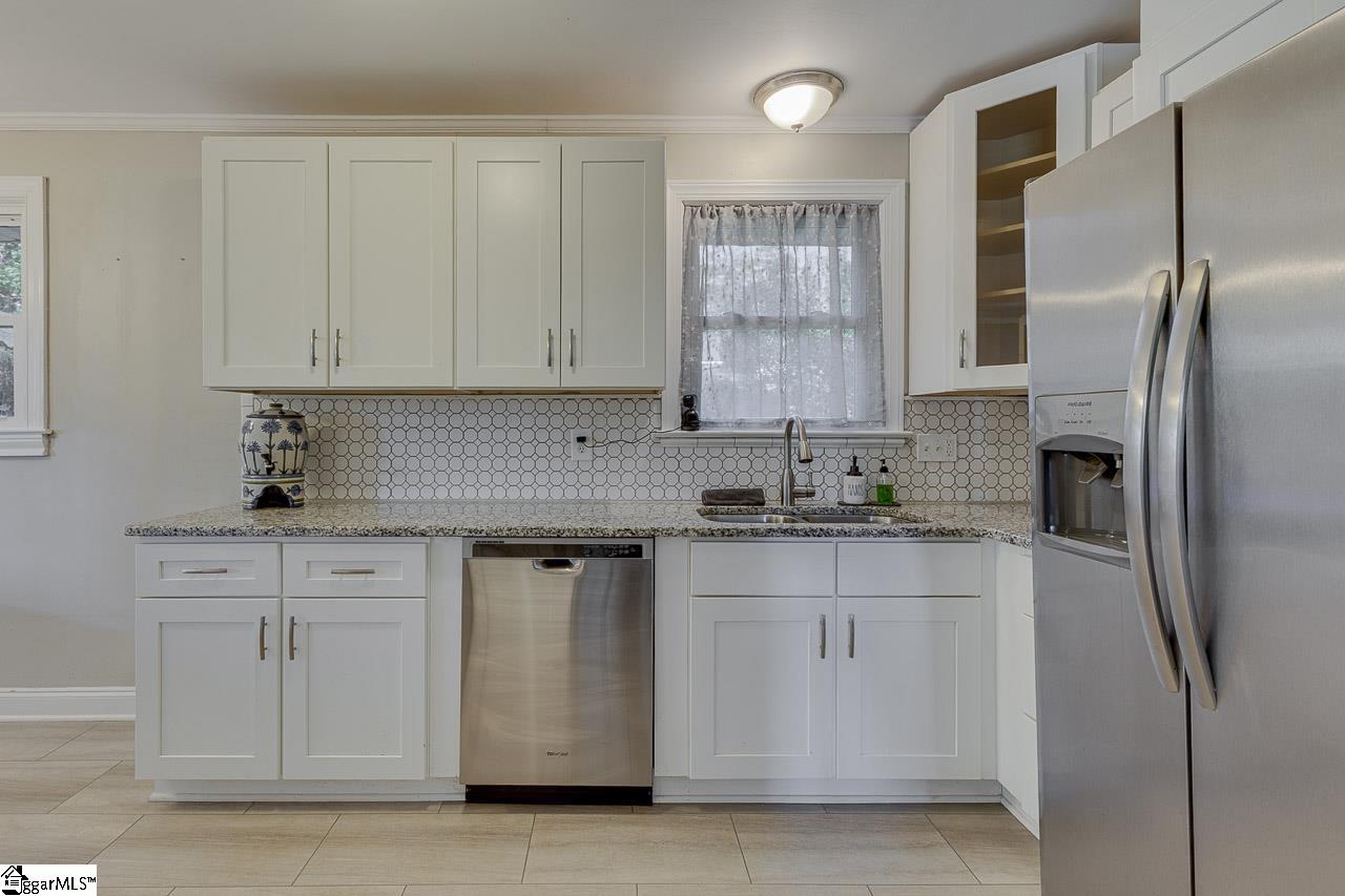 14 Carter Street Greenville, SC 29607 - Photo 3 of 23