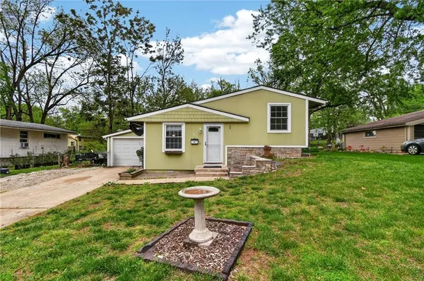 $215,000 | 210 Cherokee Drive, Belton, MO 64012