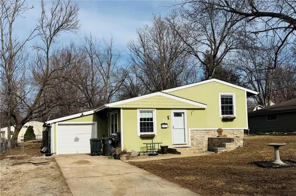 $215,000 | 210 Cherokee Drive, Belton, MO 64012