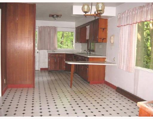 49 Pulaski Road Pulaski, PA 16143 - Photo 4 of 8 Kitchen.