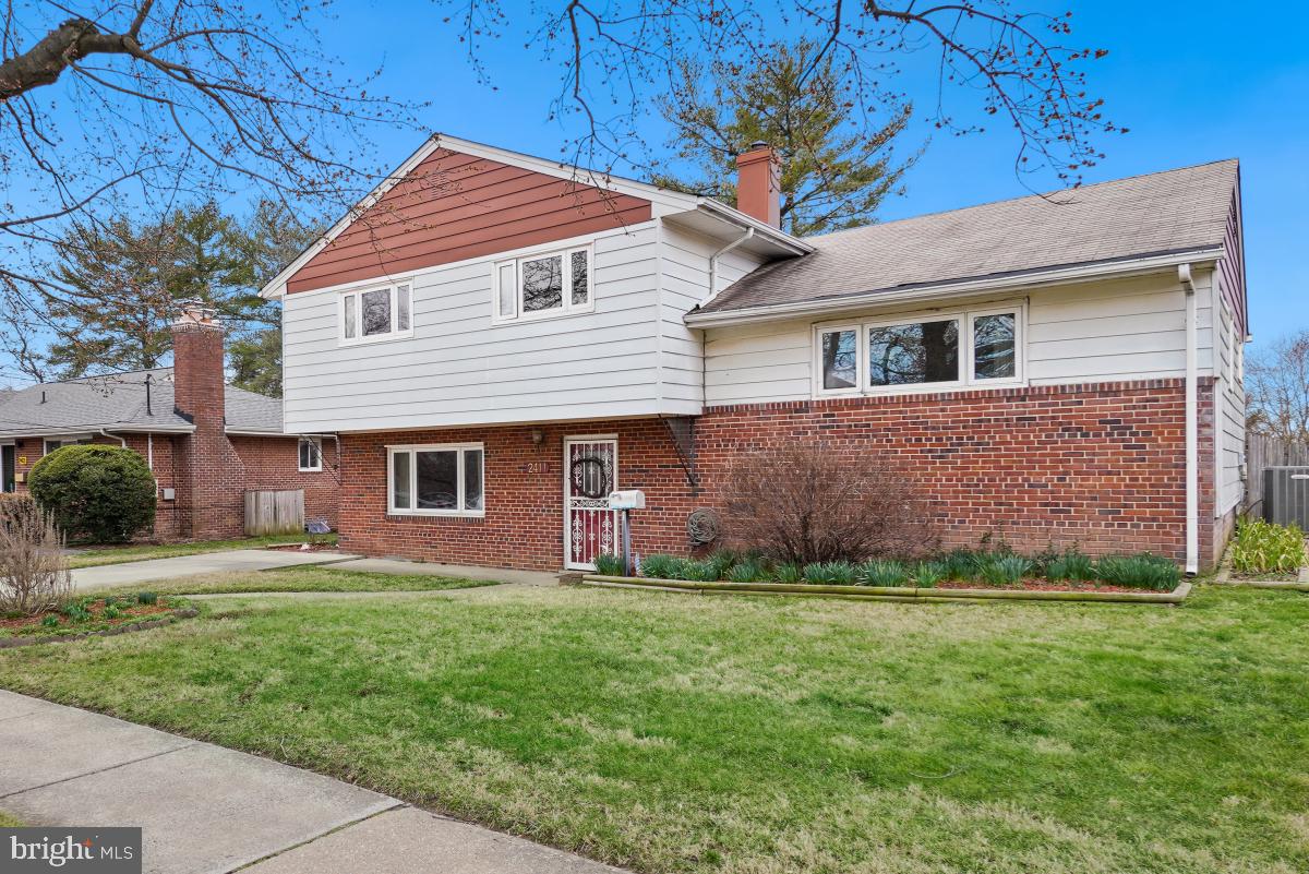 2411 Spencer Road Silver Spring, MD 20910 - Photo 3 of 35 Gallery Image 3