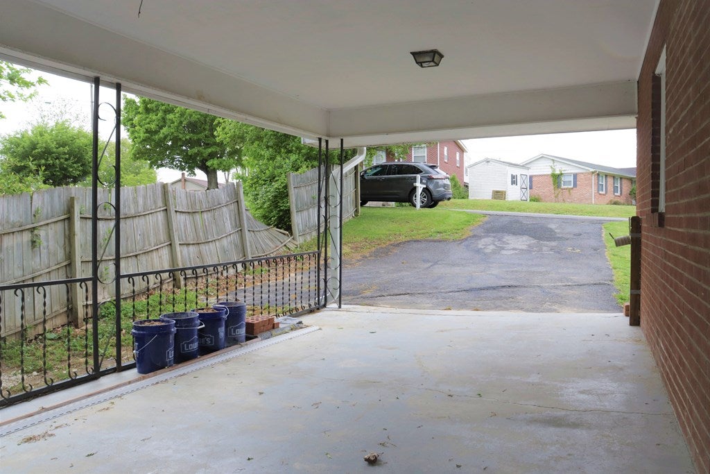 7693 Brandon Road Radford, VA 24141 - Photo 8 of 49 Gallery Image 8