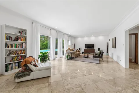 $1,750,000 | 14 Winnfield Circle, Northfield, IL 60093