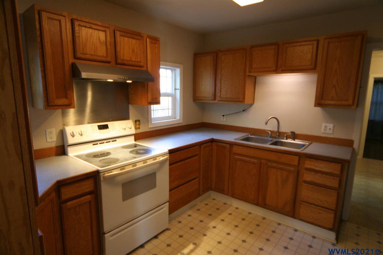 2347 Breyman Street Northeast Salem, OR 97301 - Photo 7 of 25