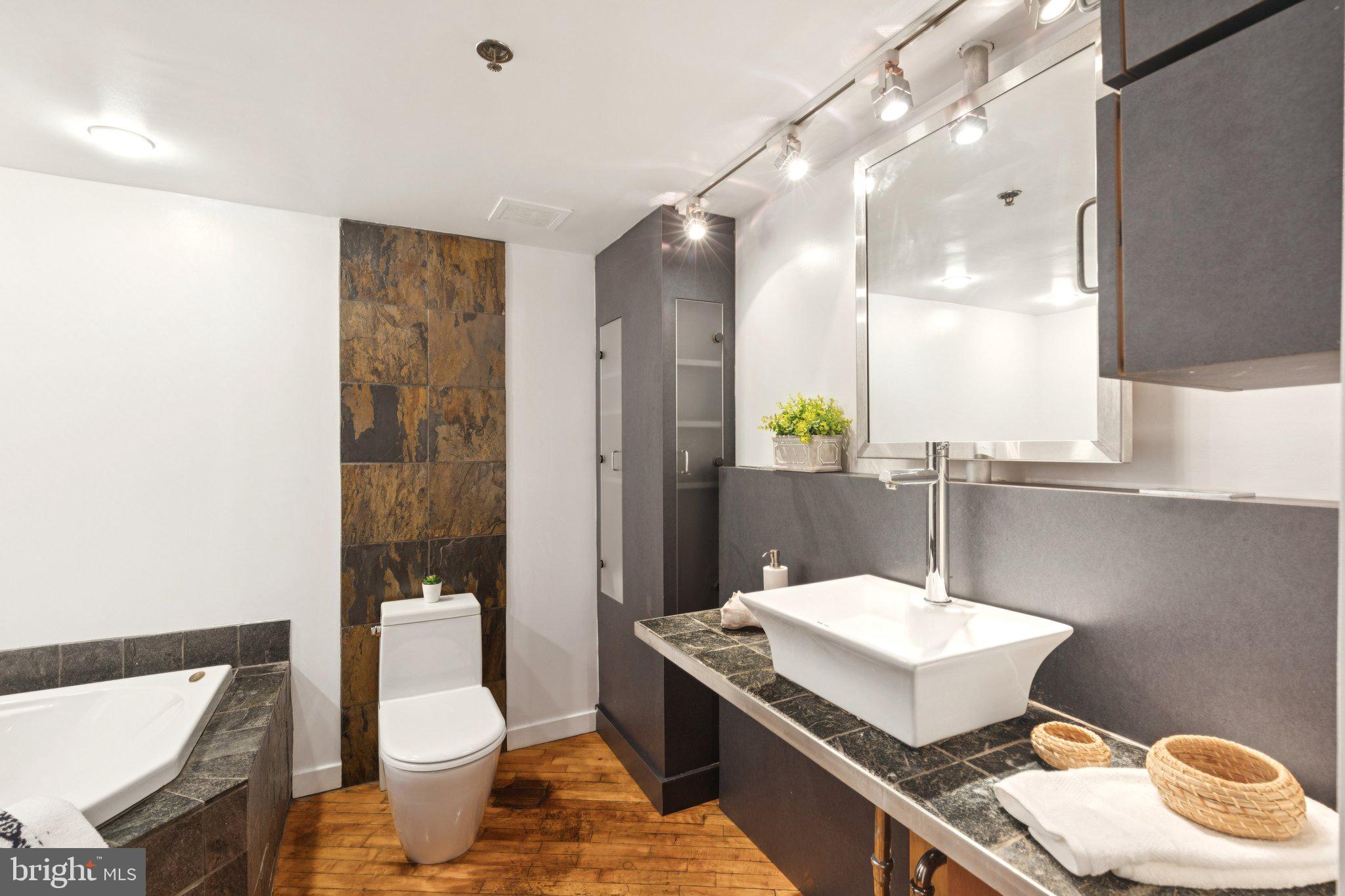 428 North 13th Street, Unit 3E Philadelphia, PA 19123 - Photo 35 of 44