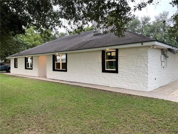 $285,000 | 2700 South Bank Lane, Vacherie, LA 70090