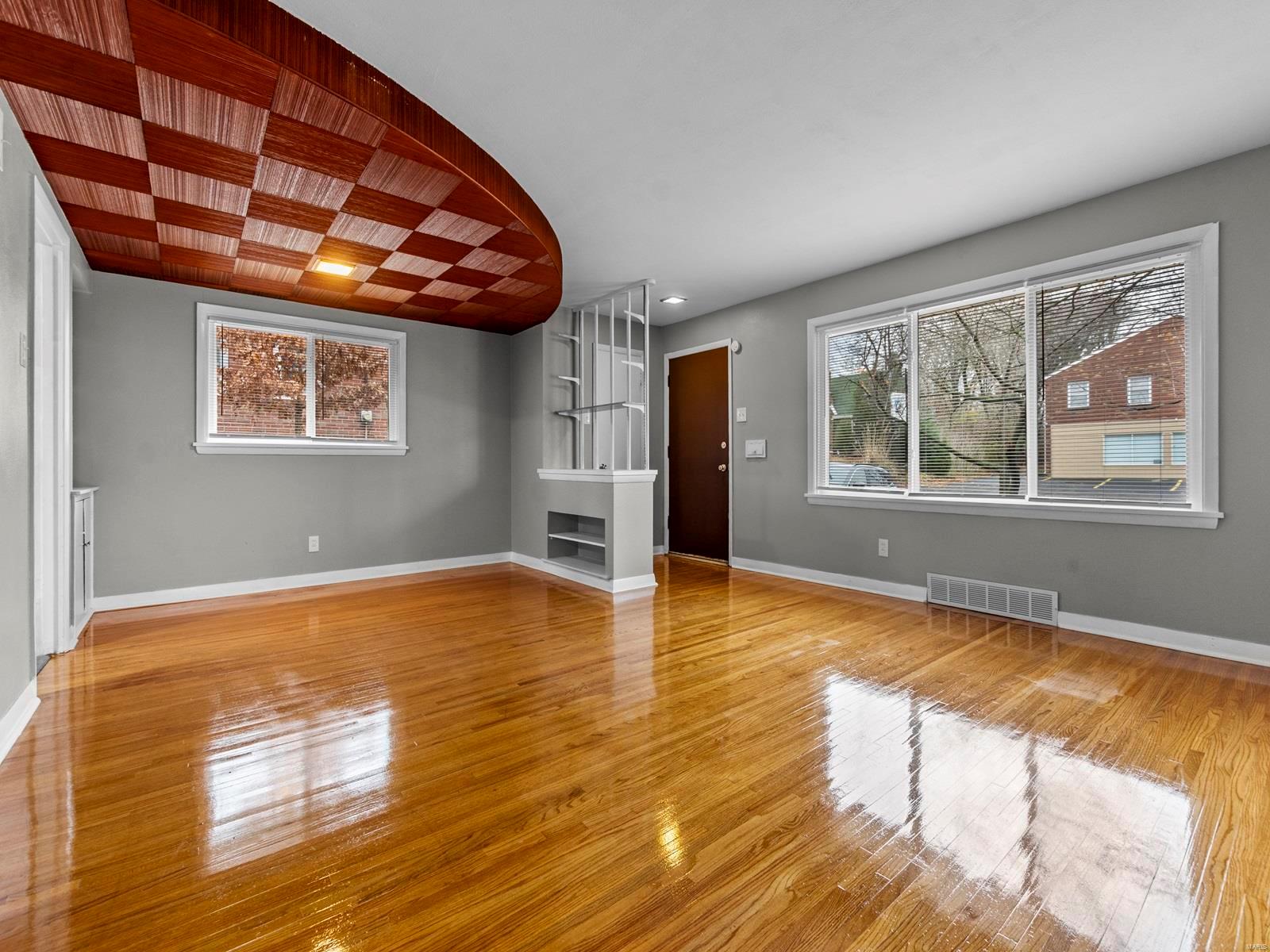 3562 Brown Road St. Louis, MO 63114 - Photo 4 of 18 Gallery Image 4