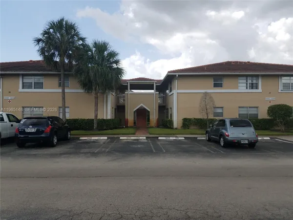 $1,685 | 10040 Twin Lakes Drive, Unit 37A, Coral Springs, FL 33071