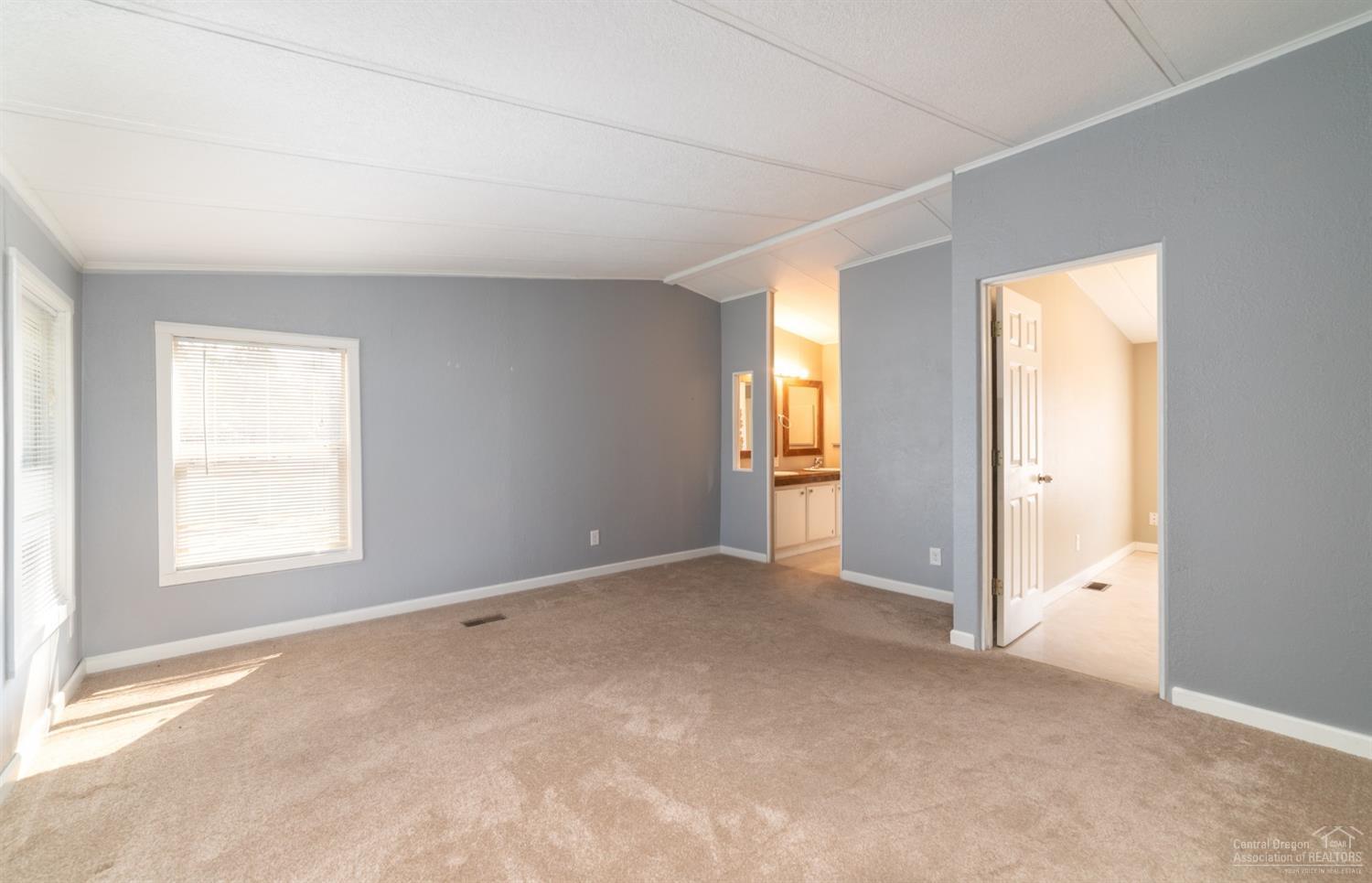 17387 Kent Road Sisters, OR 97759 - Photo 12 of 25 Gallery Image 12
