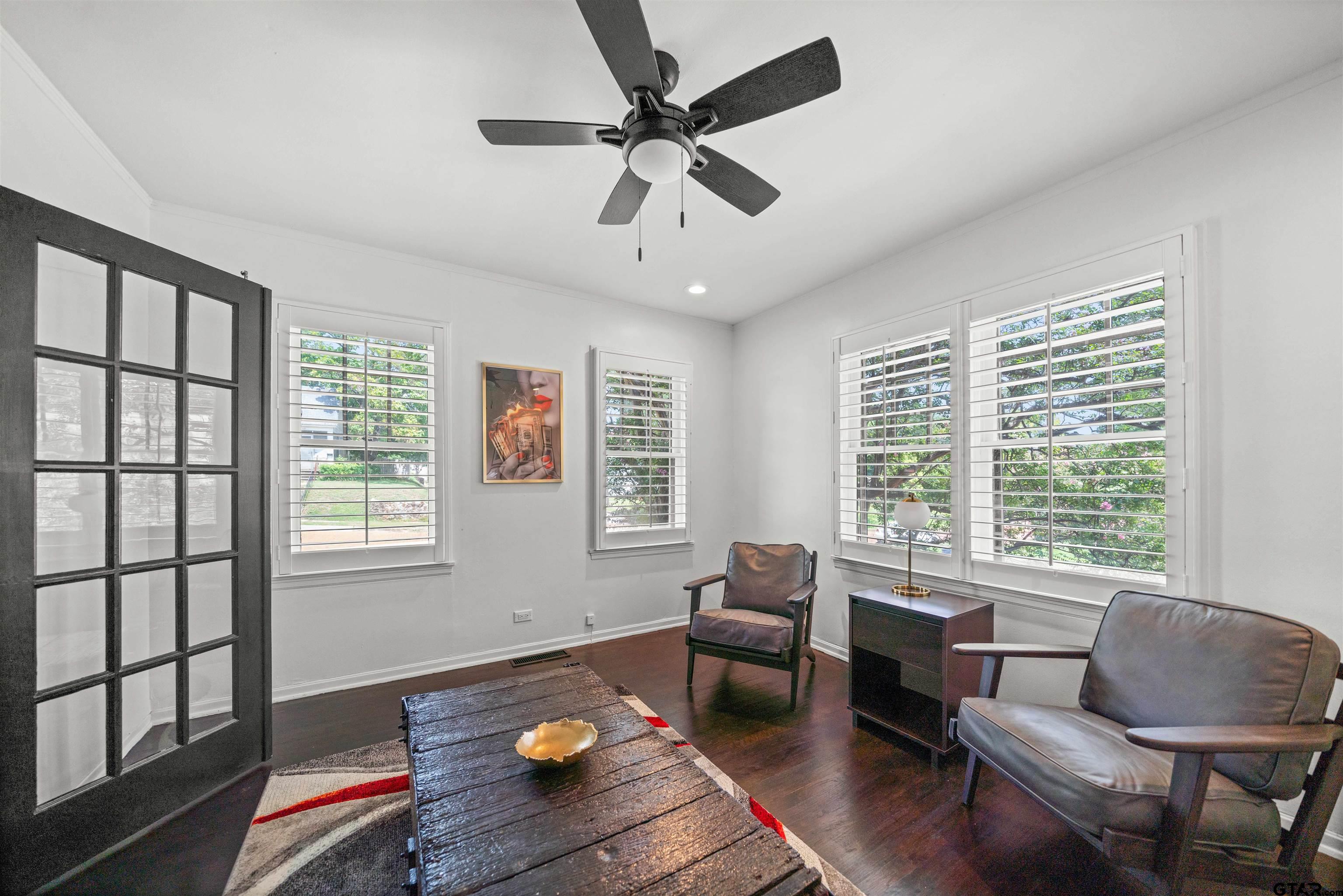 400 Lindsey Lane Tyler, TX 75701 - Photo 13 of 25 a living room with furniture and a window
