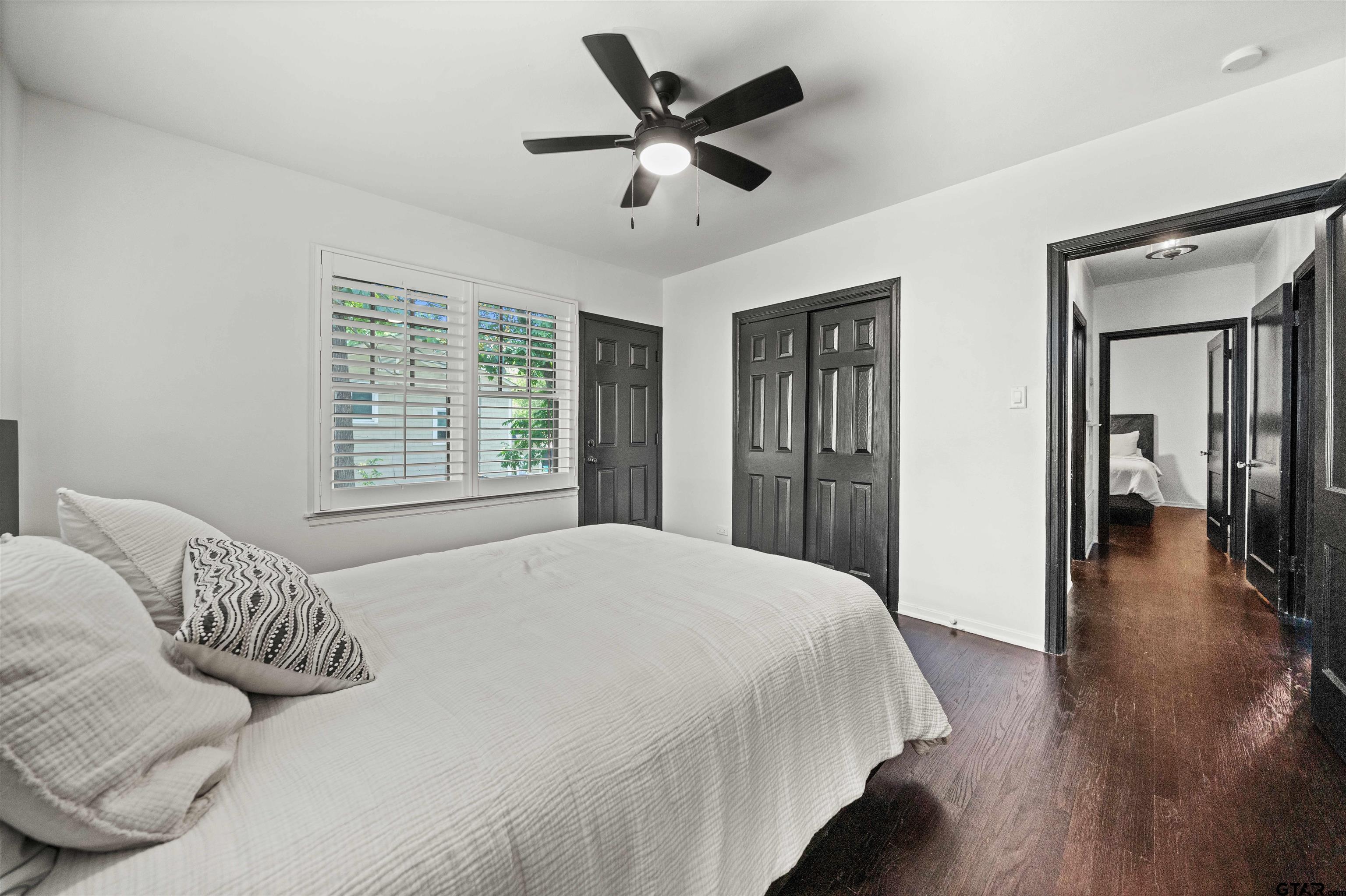 400 Lindsey Lane Tyler, TX 75701 - Photo 20 of 25 a bedroom with bed and window