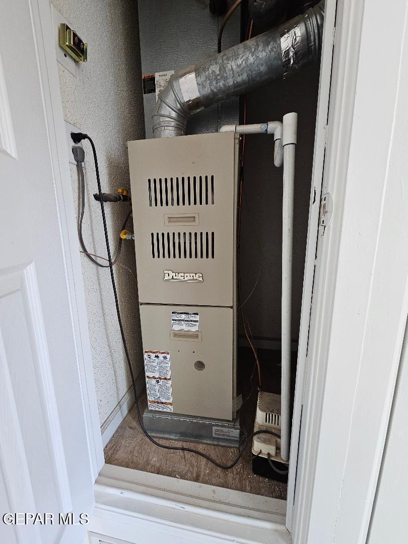 401 South 5th Street Anthony, TX 79821 - Photo 22 of 26 a view of stairs