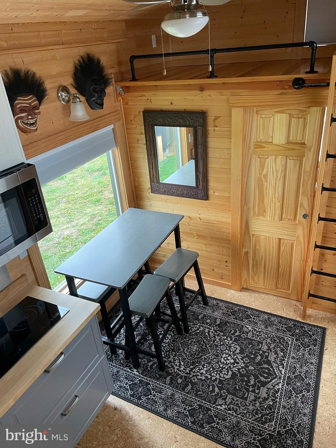 867 Schwanger Road Elizabethtown, PA 17022 - Photo 11 of 18 a workspace with furniture and window