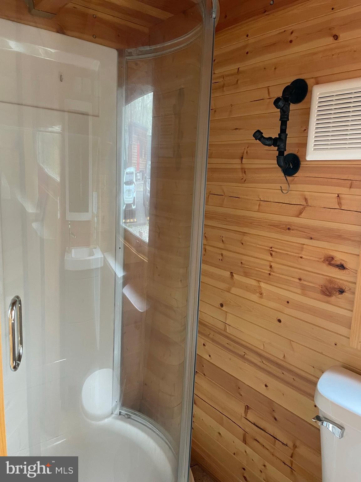 867 Schwanger Road Elizabethtown, PA 17022 - Photo 7 of 18 a bathroom with a shower