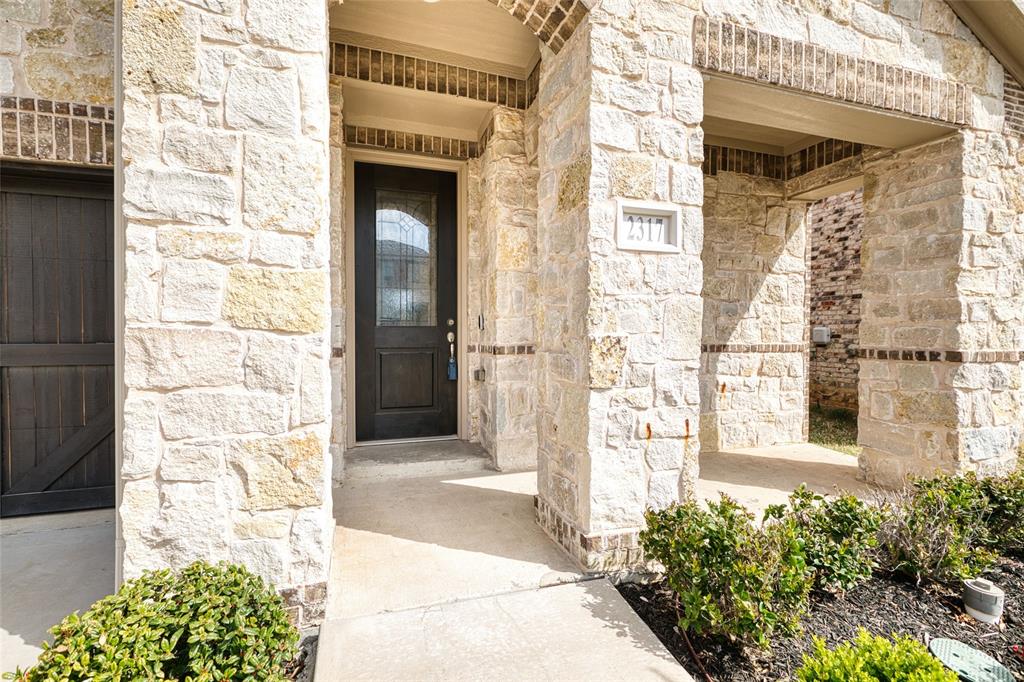 2317 Connor Way Carrollton, TX 75010 - Photo 4 of 37