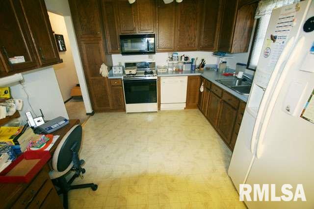 3945 Utica Ridge Road Bettendorf, IA 52722 - Photo 3 of 9