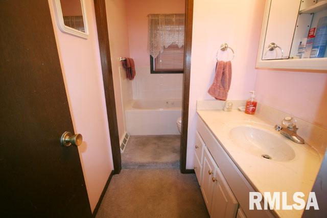 3945 Utica Ridge Road Bettendorf, IA 52722 - Photo 7 of 9