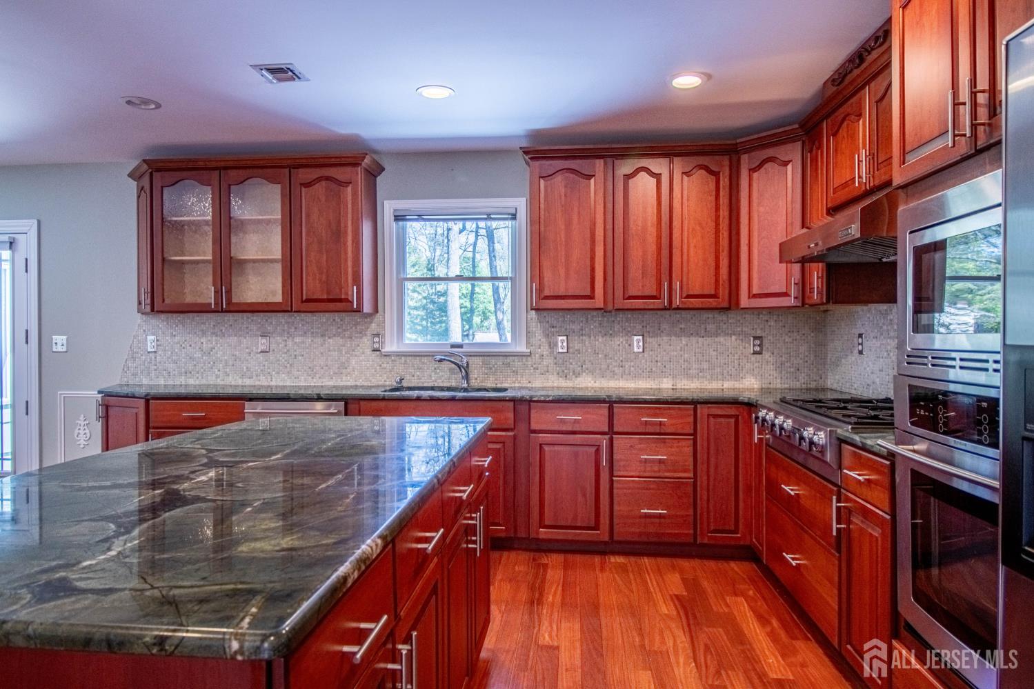 142 Monmouth Road Monroe Township, NJ 08831 - Photo 6 of 37