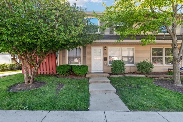 $275,000 | 1796 Queensbury Circle, Hoffman Estates, IL 60169