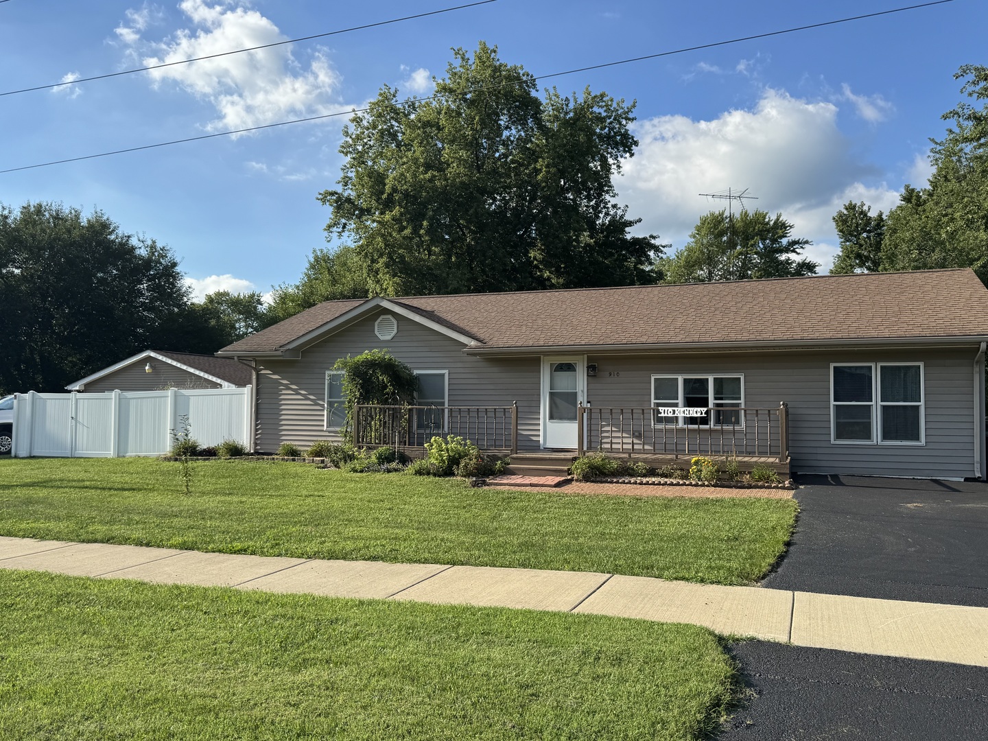 910 West Kennedy Road Braidwood, IL 60408 - Photo 1 of 23 a front view of a house with a yard and garage