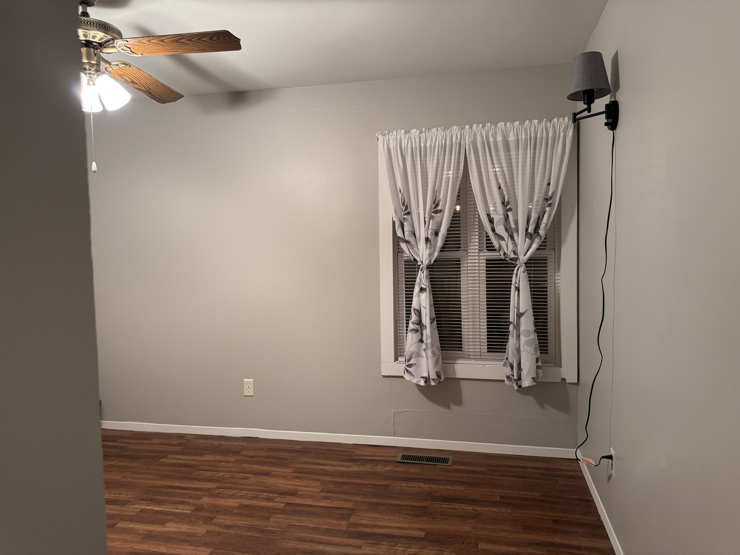 910 West Kennedy Road Braidwood, IL 60408 - Photo 14 of 23 a view of a room with wooden floor and white walls