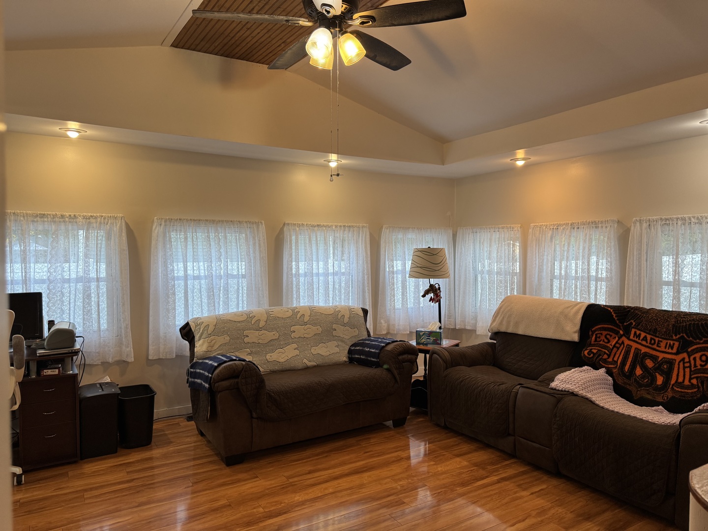 910 West Kennedy Road Braidwood, IL 60408 - Photo 9 of 23 a living room with furniture