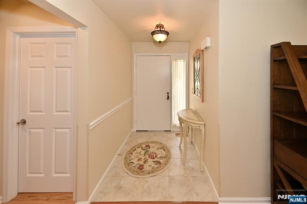 60 Sunset Court Mahwah, NJ 07430 - Photo 3 of 25