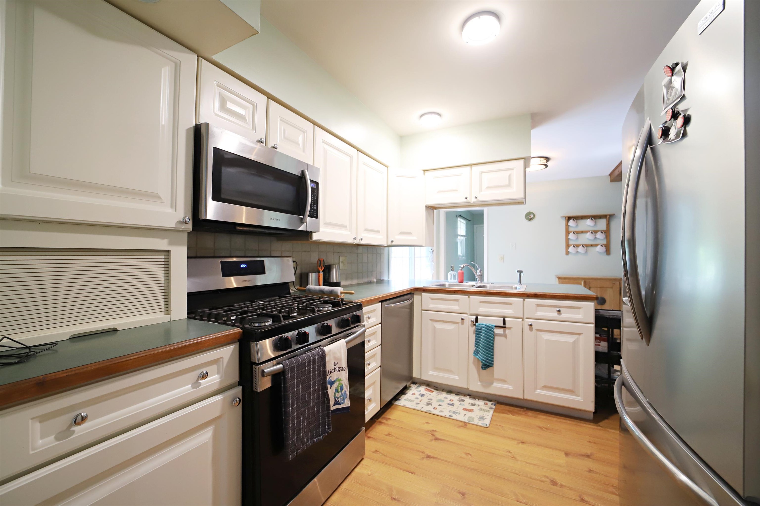 9272 Carpenter Road Flushing, MI 48433 - Photo 8 of 28 50115935-7.JPG