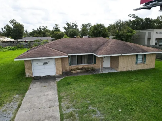 $1,600 | 4021 Nelson Road, Lake Charles, LA 70605