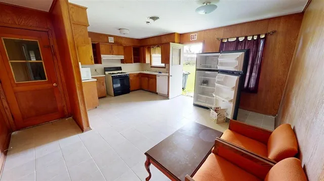 $1,600 | 4021 Nelson Road, Lake Charles, LA 70605