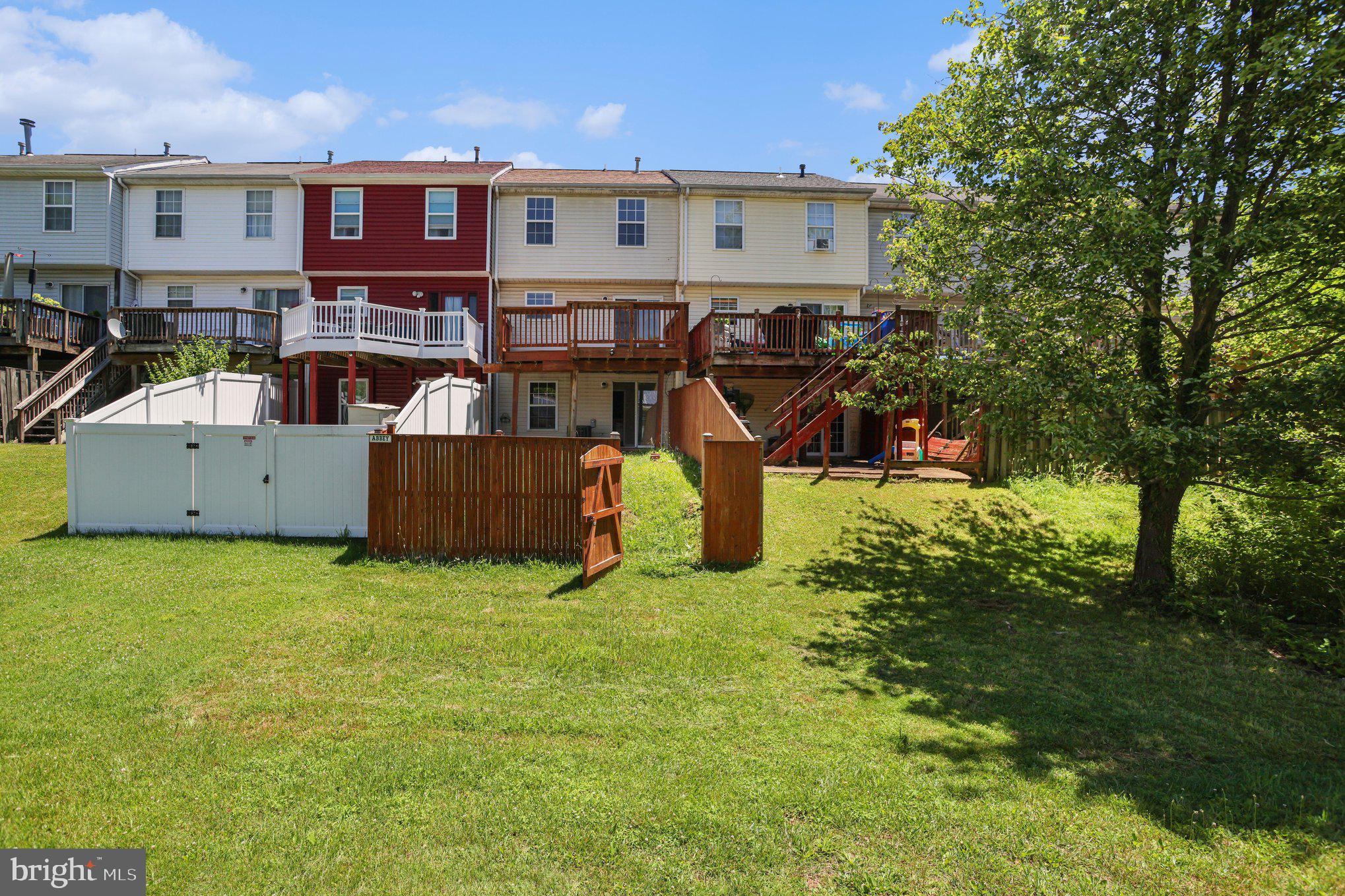 32 Tameron Place Rosedale, MD 21237 - Photo 36 of 39 Backs to park!
