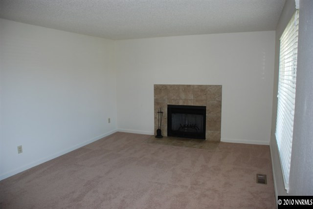 10015 Obsidian Drive Reno, NV 89506 - Photo 4 of 8 Photo 4