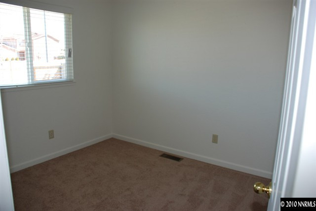 10015 Obsidian Drive Reno, NV 89506 - Photo 5 of 8 Photo 5