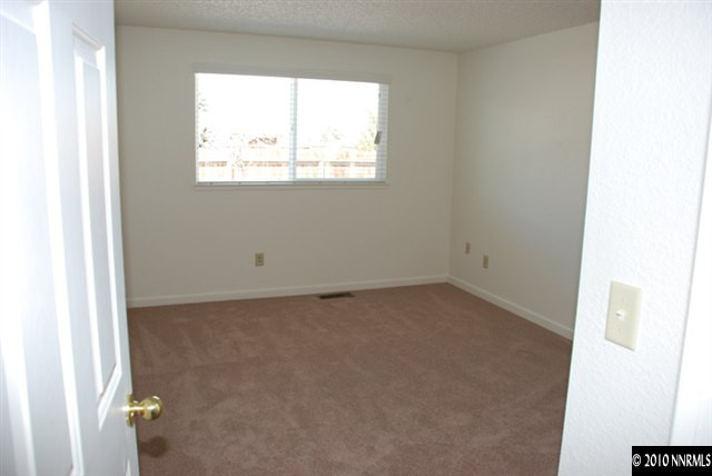 10015 Obsidian Drive Reno, NV 89506 - Photo 6 of 8 Photo 6