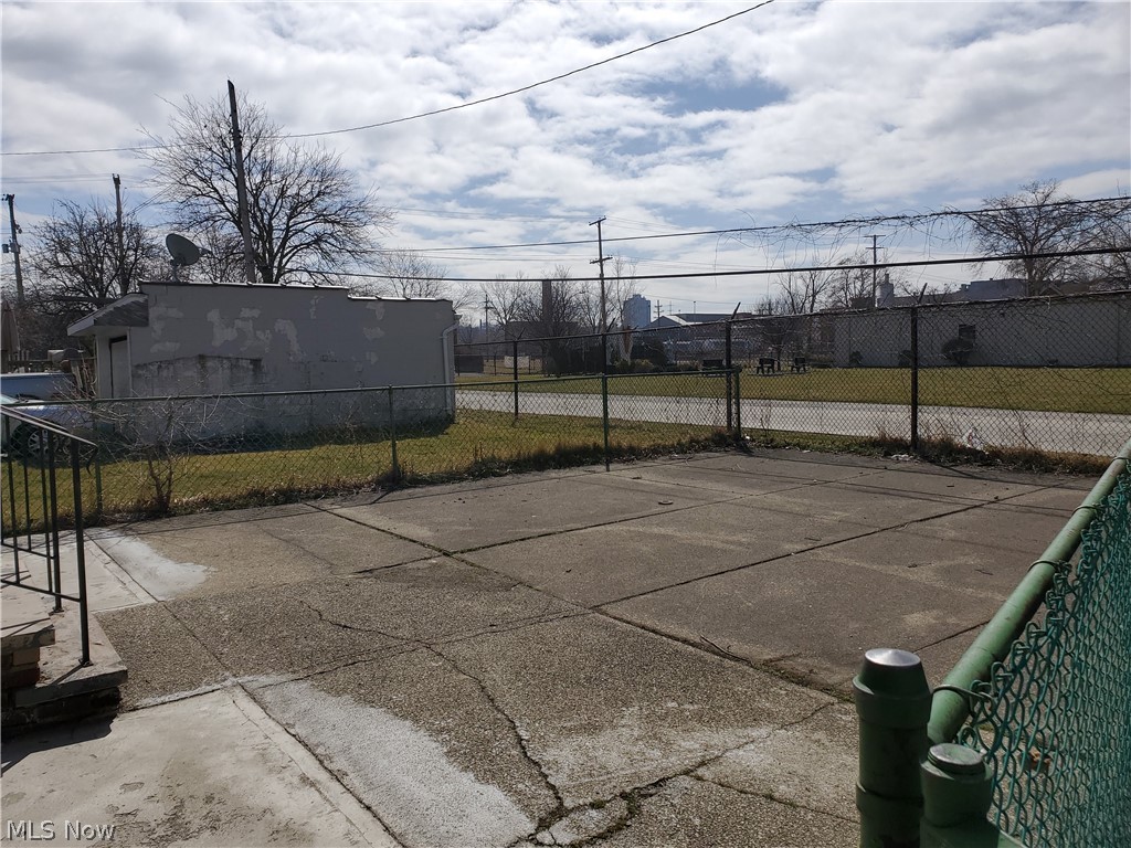 978 Royal Road Cleveland, OH 44110 - Photo 23 of 23 Backyard area