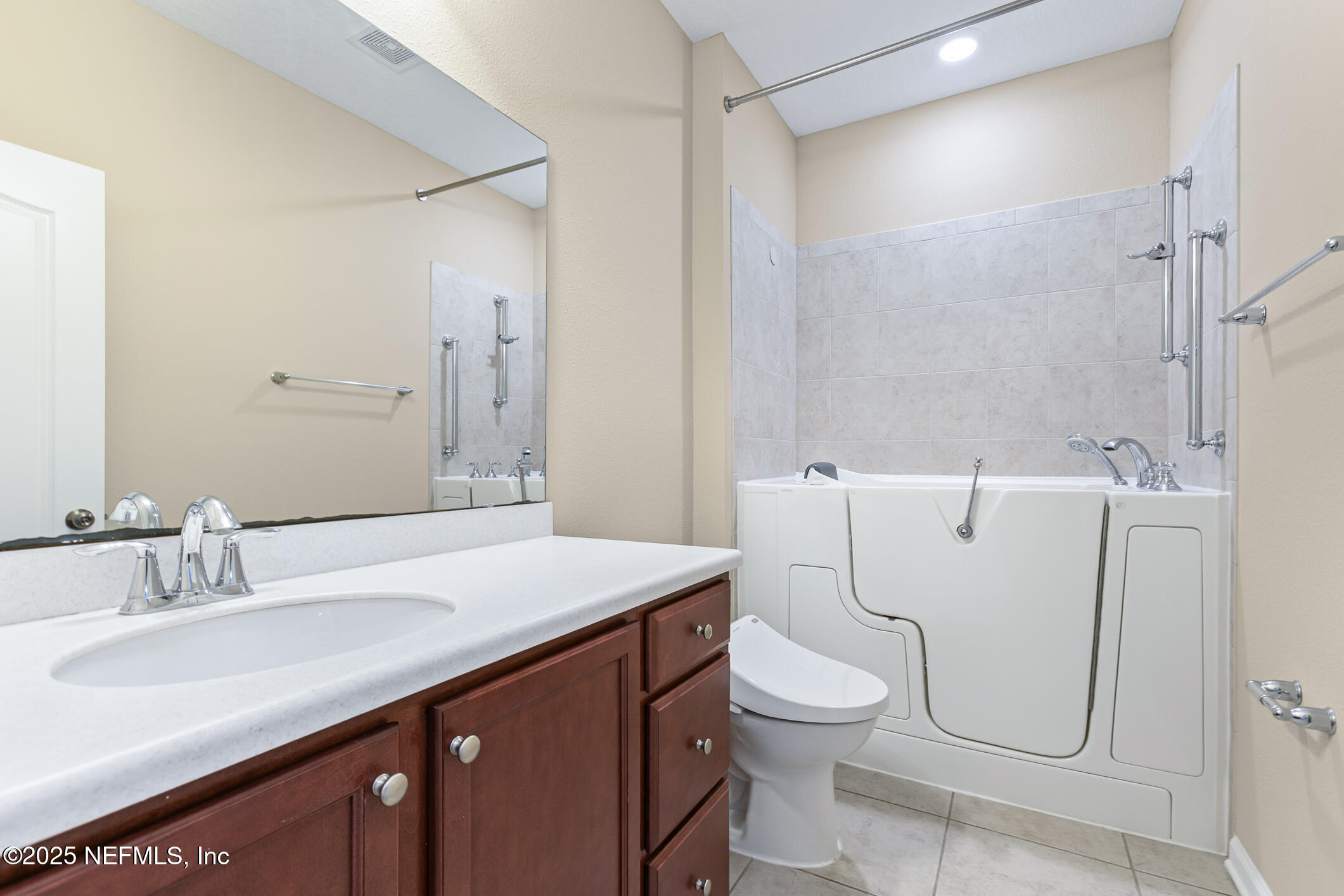 66 Gray Wolf Trail Jacksonville, FL 32081 - Photo 35 of 75 Bathroom 2