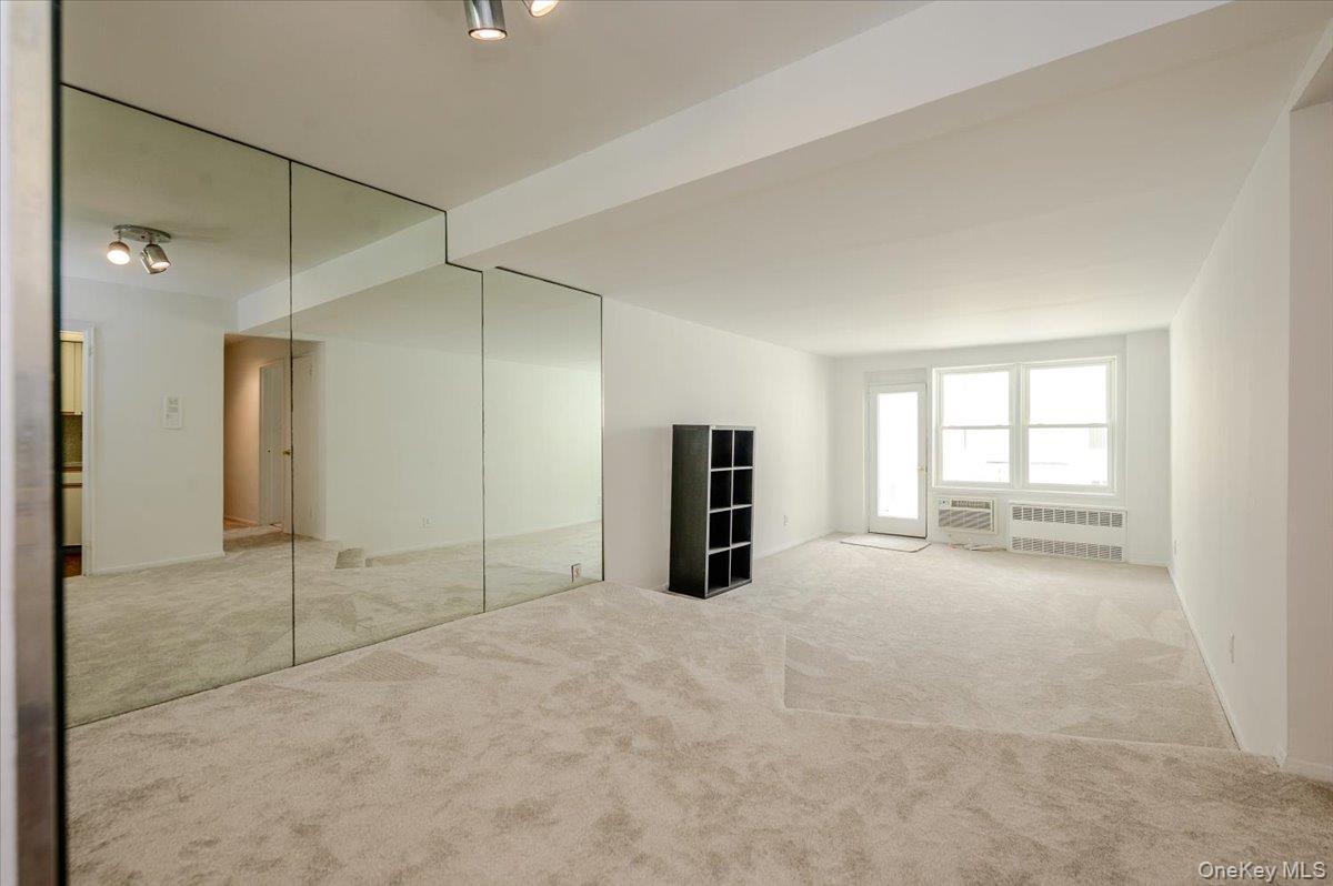 522 Shore Road, Unit 2V V Long Beach, NY 11561 - Photo 9 of 31 Dining Room