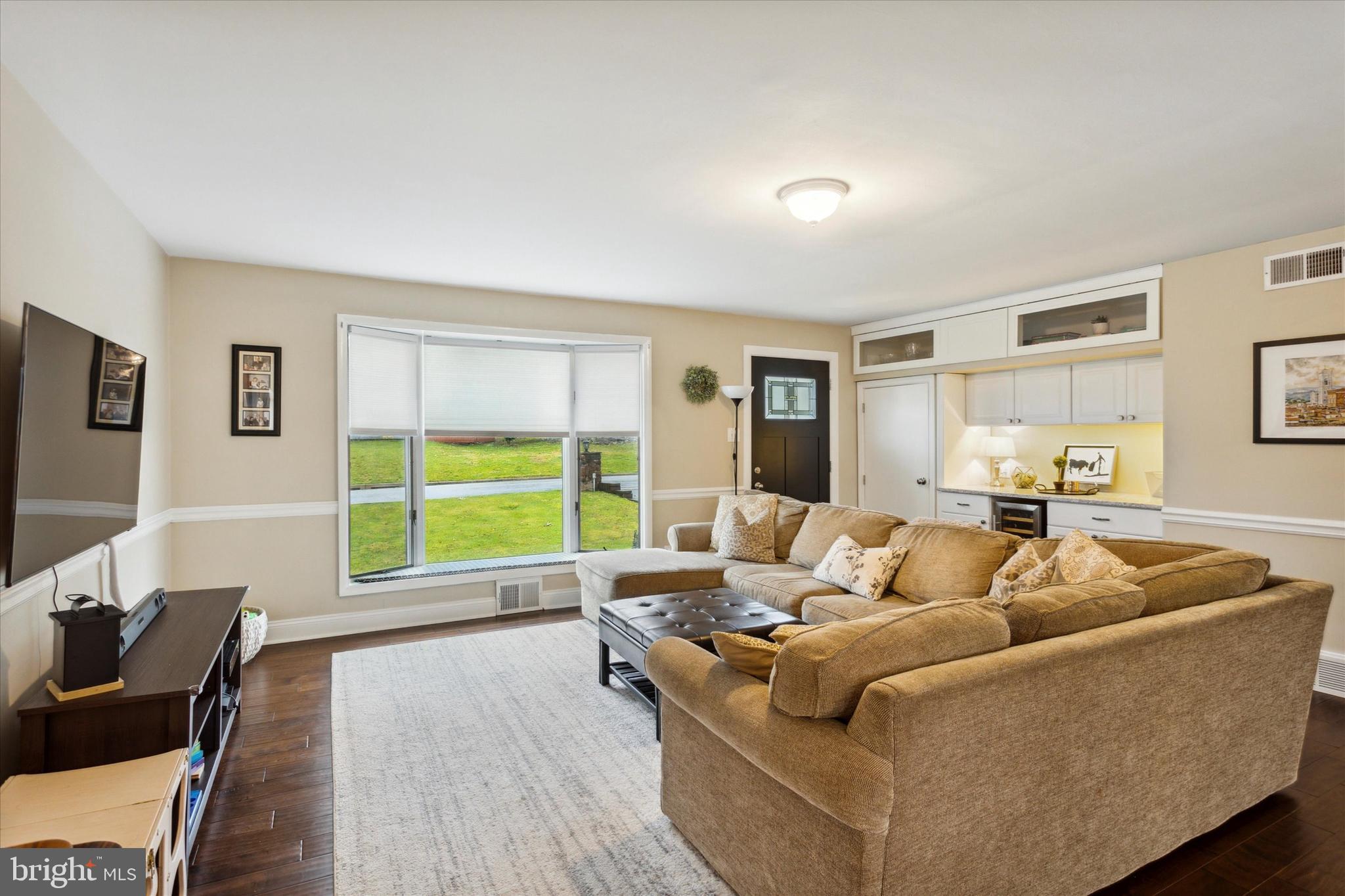 8 South Overhill Road Media, PA 19063 - Photo 5 of 39 Open concept main room